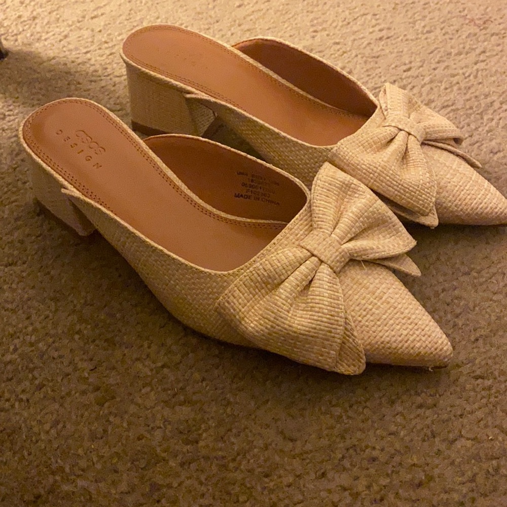 ASOS DESIGN Wide Fit Summer Bow mid heel MULES